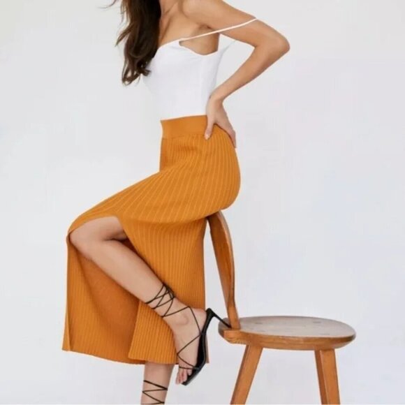 Aritzia Wilfred Zeta Ribbed Midi Skirt with Slit Olive Green Size Small - Picture 3 of 9